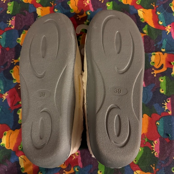 Seranoma Women’s Slippers Size 39/8. NEW - Picture 2 of 3